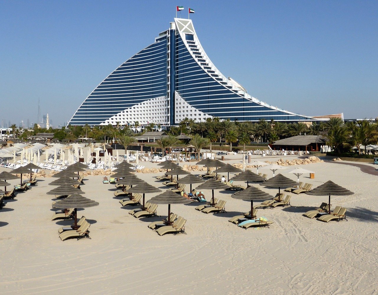 Где купаться и загорать в Дубае: лучшие платные и бесплатные пляжи