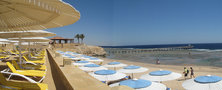 Пляж отеля Hilton Al Hamra Beach © Ppcumulet @ wikimedia.org / CC BY-SA 3.0.