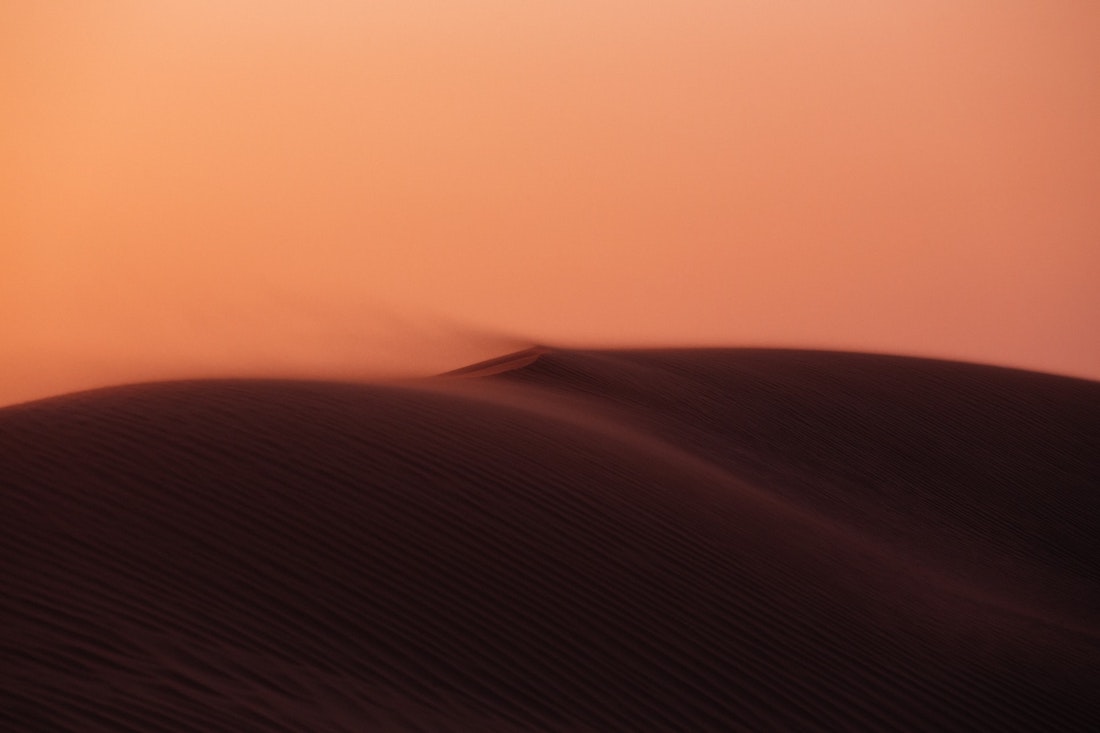 красные дюны в пустыне
